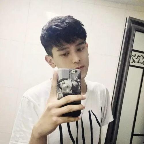 网红吃瓜头像男的,揭秘男性网红的“瓜田”生活